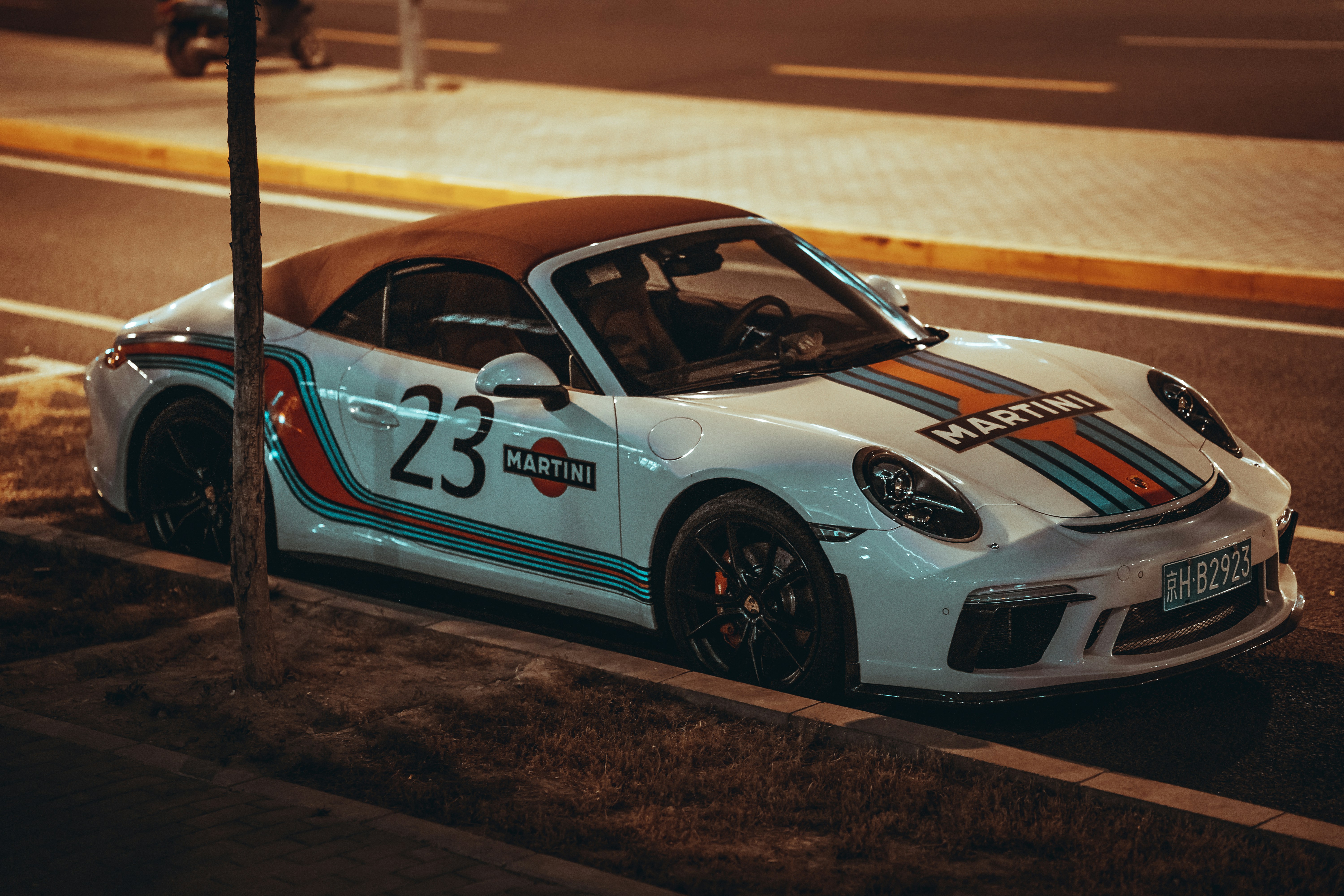 photo-1623156808719-4d20615d25ba?ixid=M3wxMjA3fDB8MXxzZWFyY2h8MTZ8fDc4OWJldC4lMjByYWNpbmd8ZW58MHx8fHwxNzY2NjgwNjkyfDA\u0026ixlib=rb-4.1.0