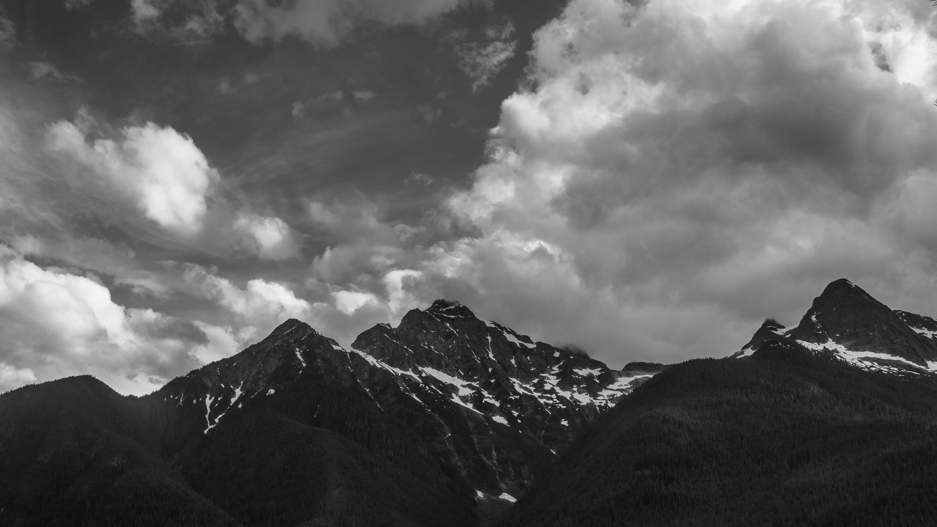 a black and white photo of a mountain range, 