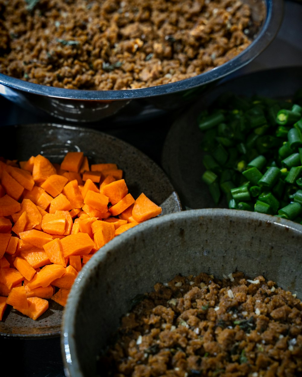 sliced carrots in stainless steel bowl