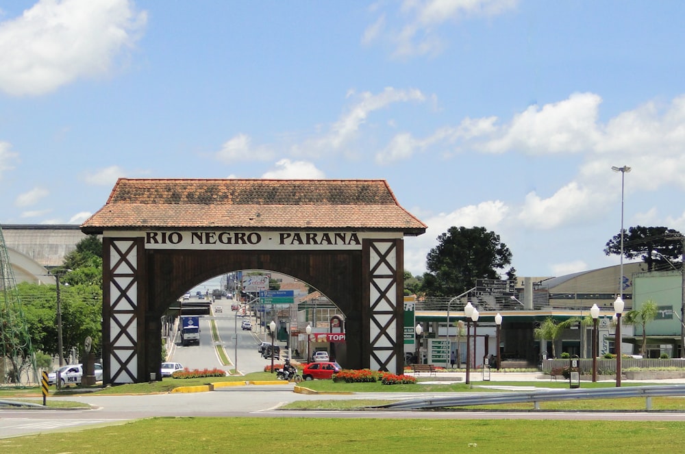 L’entrée de la ville de Rio Negro Pantana