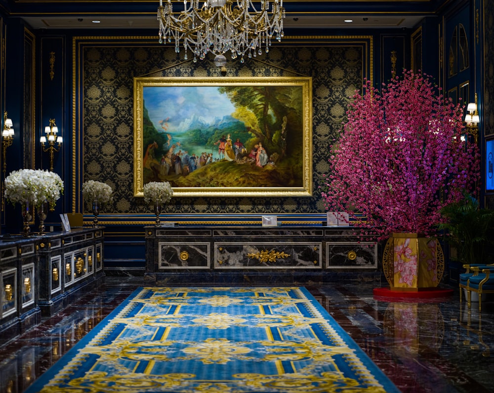 Una pintura colgada en una habitación con una alfombra en el suelo