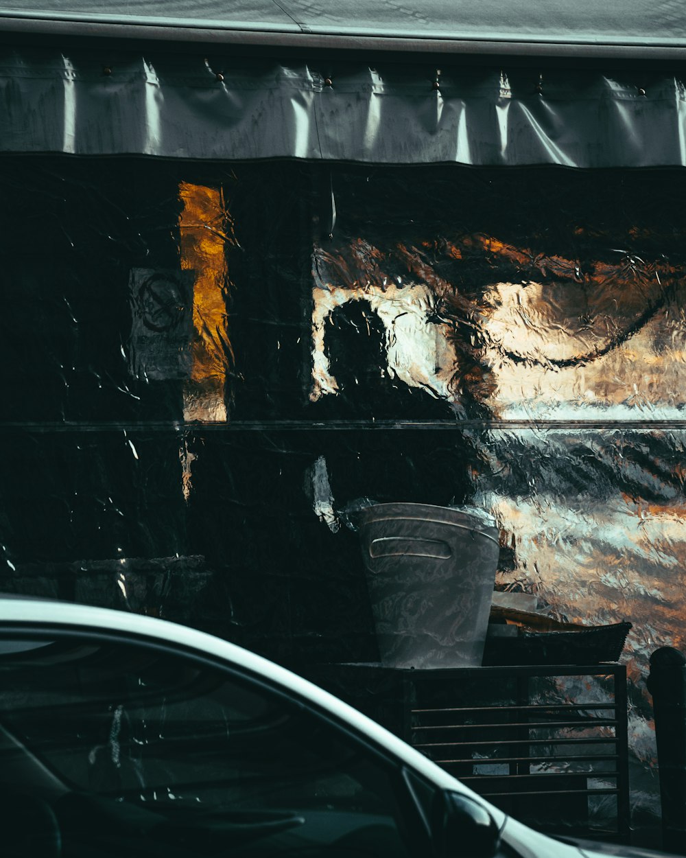 a car is parked in front of a building