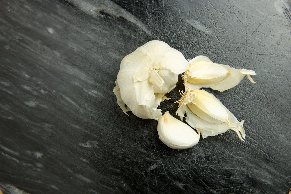 a couple of pieces of garlic sitting on top of a table