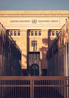 the entrance to the united nations unes building