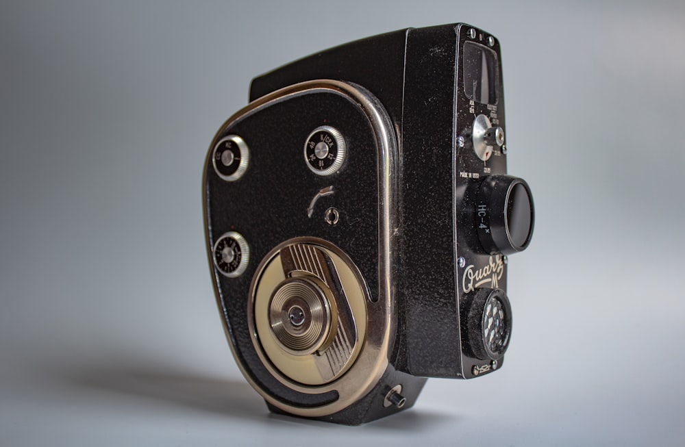 Eine Nahaufnahme einer altmodischen Kamera