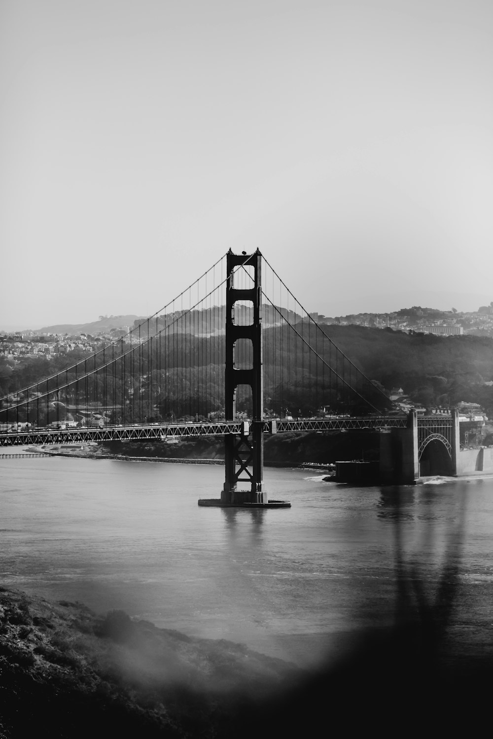 a black and white photo of the golden gate bridge