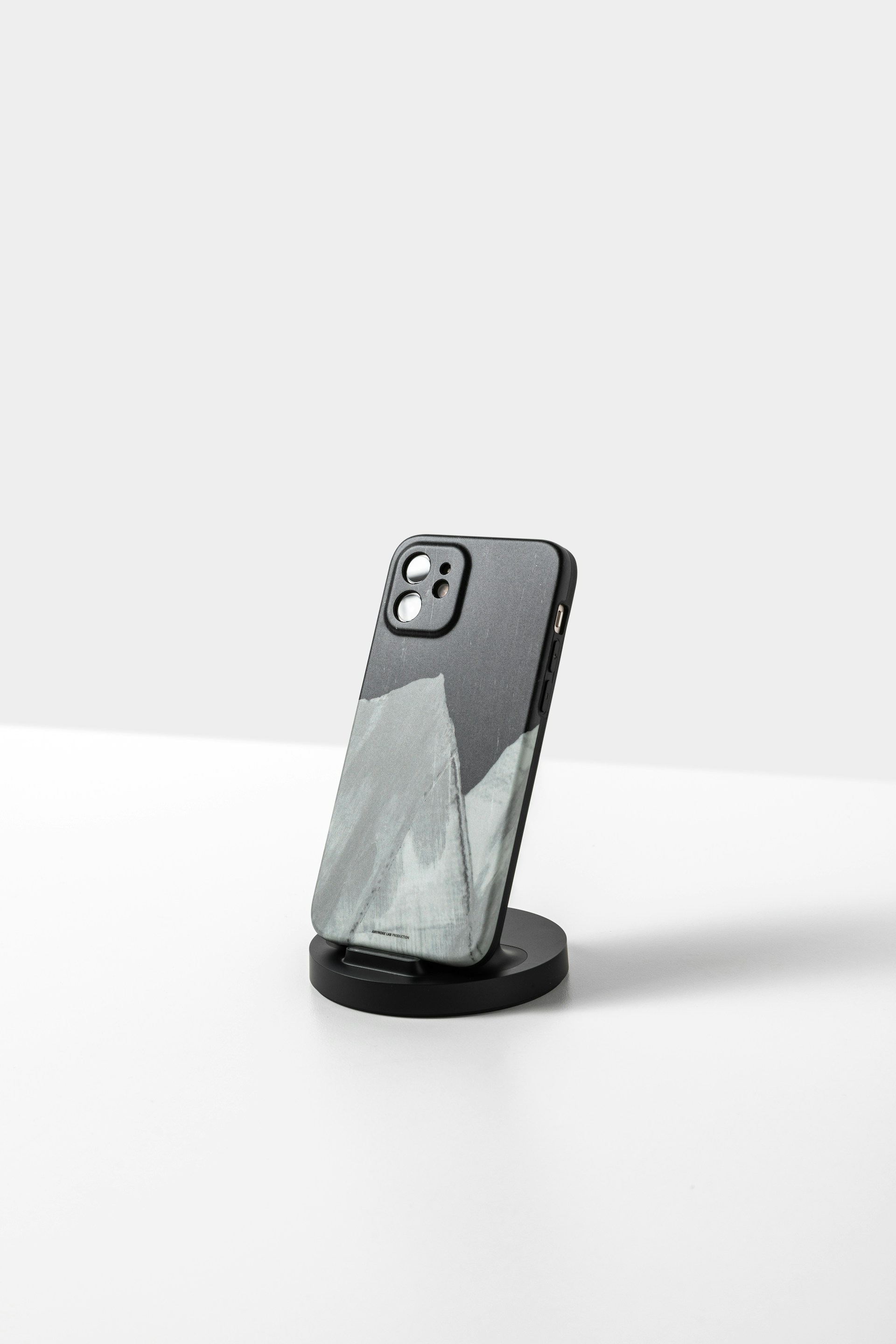 a black and white picture of a cell phone