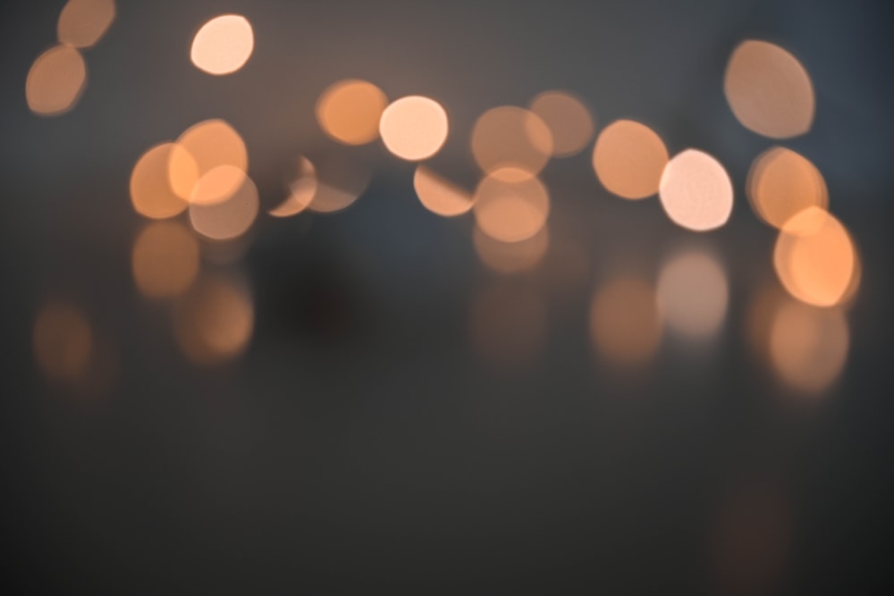 Una foto borrosa de un montón de luces