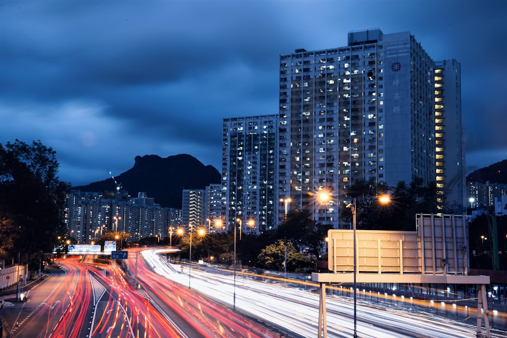 a city street filled with lots of traffic at night