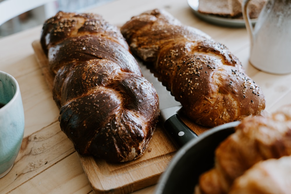 a loaf of bread sitting on top of a cutting board