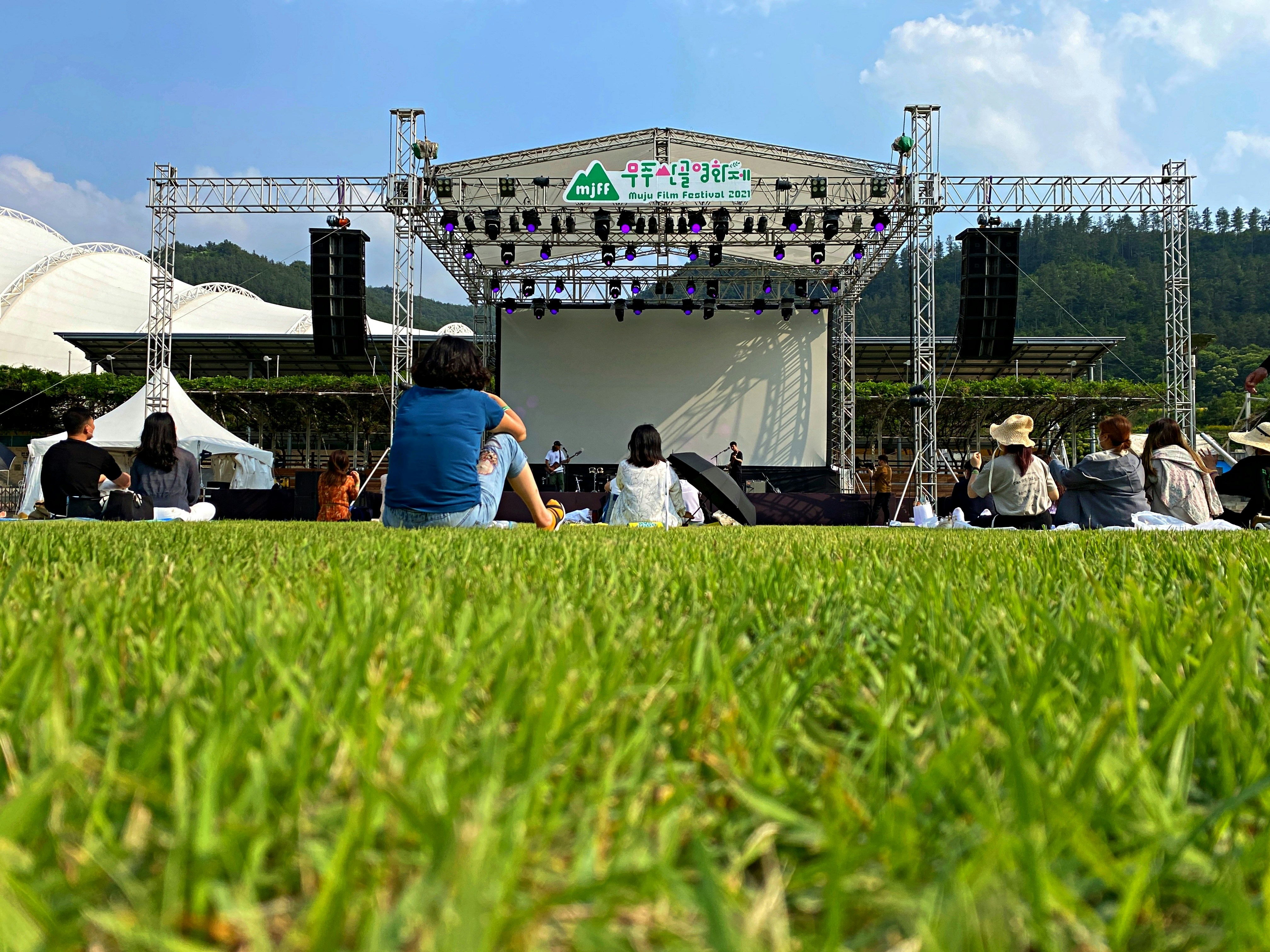 Menyaksikan Keajaiban Live Streaming Event Outdoor di Jogja dengan Sistem Stabil