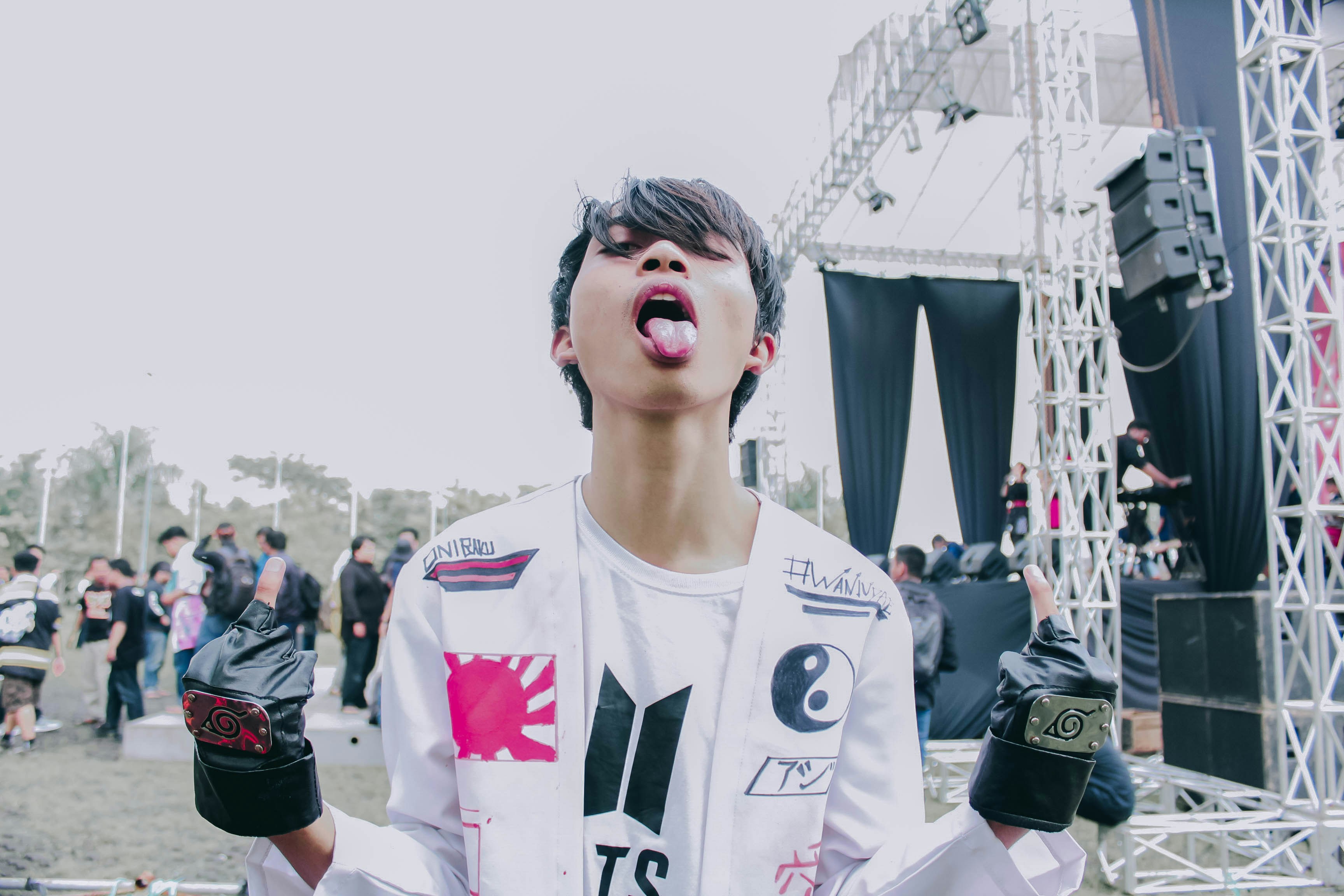 The Magic of Lightsticks: Unpacking the Unique Spirit of Each Fandom 🌟