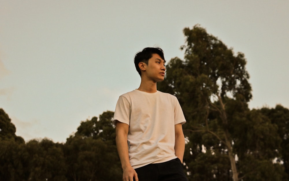 man in white crew neck t-shirt standing during daytime