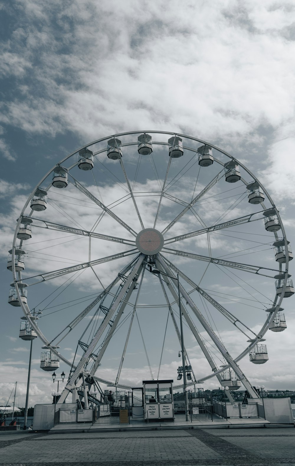 a large ferris wheel on a cloudy day