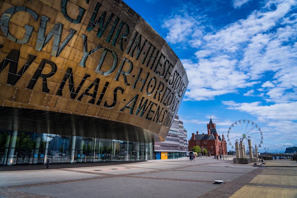 Cardiff souvenir shop hi-res stock photography and images - Alamy