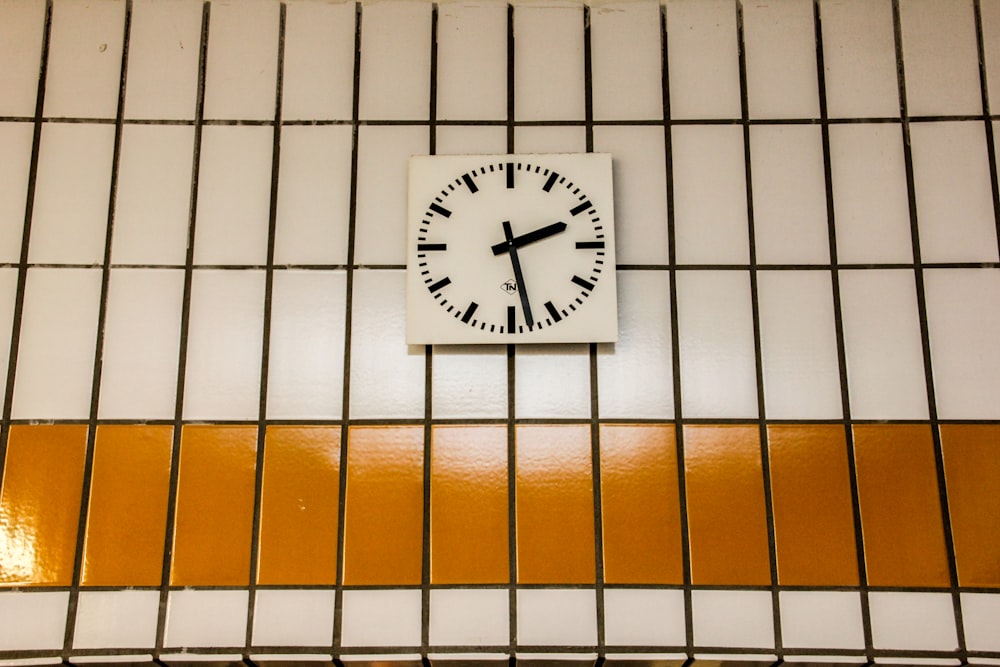 black and white analog wall clock at 10 00