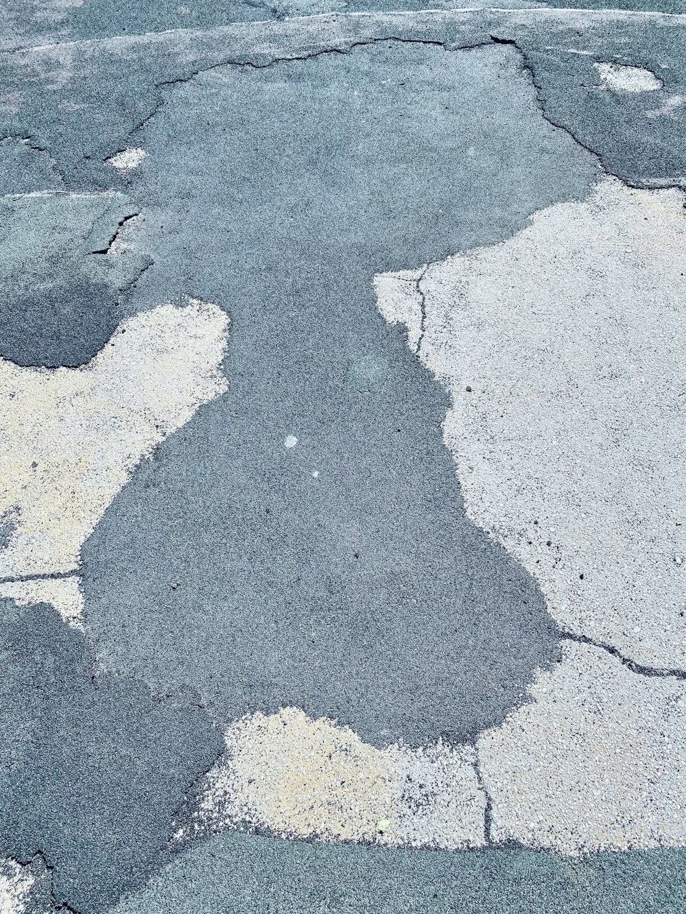 灰色と茶色のコンクリートの床