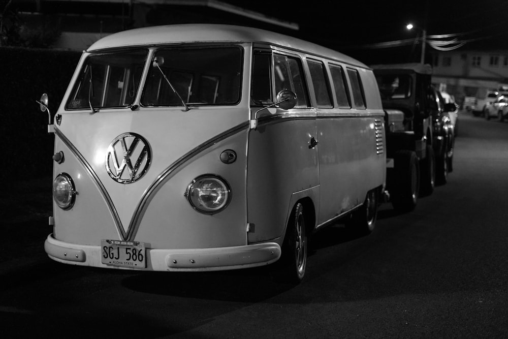 white volkswagen t-2 van