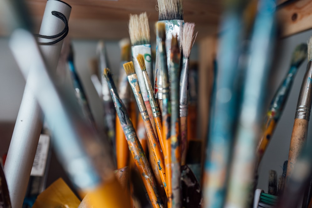 a close up of a bunch of paint brushes