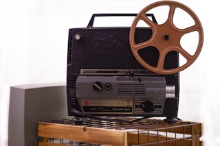 an old movie projector sitting on top of a table