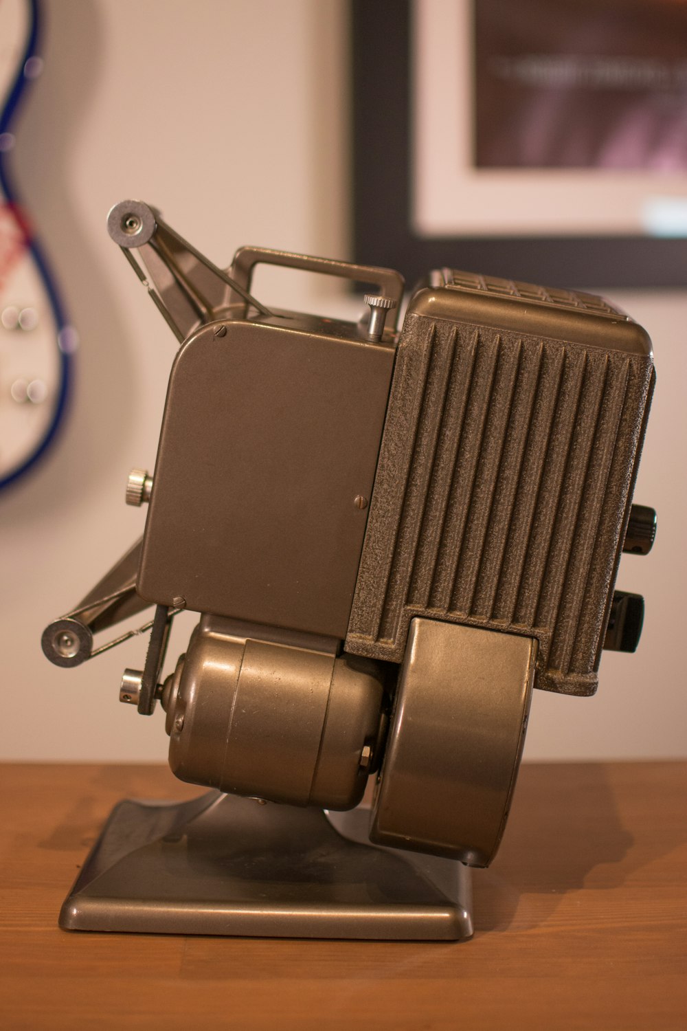 an old model of a camera sitting on a table