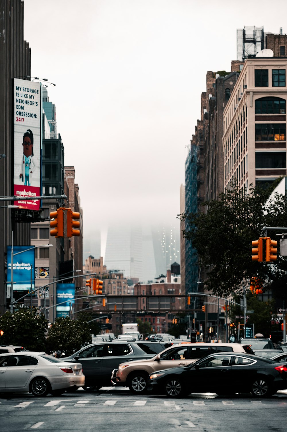 a city street filled with lots of traffic