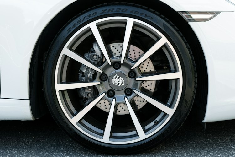 Refurbished alloy wheel with polished finish
