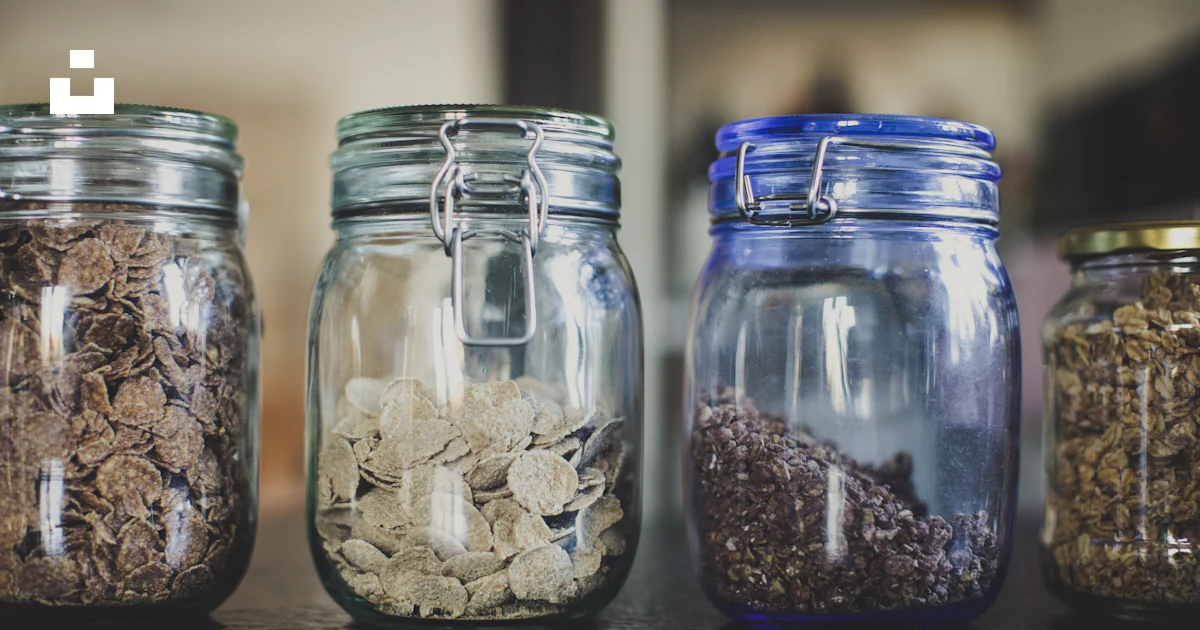 Quatre Bocaux En Verre Remplis De Diff rents Types D aliments Photo quatre-bocaux-en-verre-remplis-de-diff-rents-types-d-aliments-photo