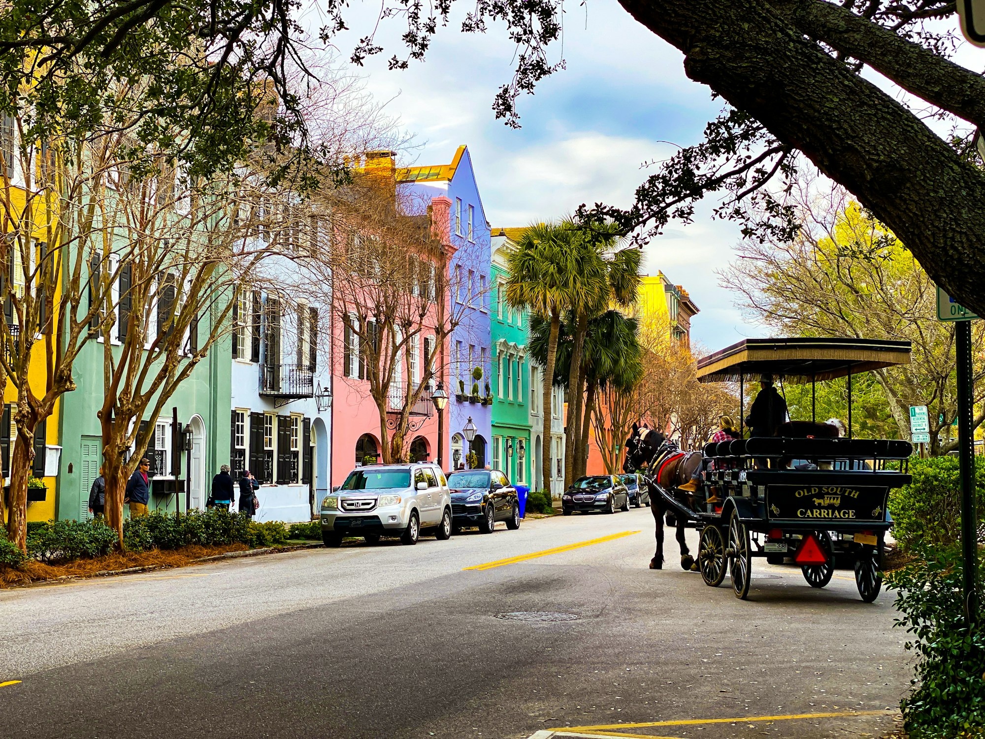 Exploring Charleston's Traditional Cuisine: Dishes, Restaurants & Recipes