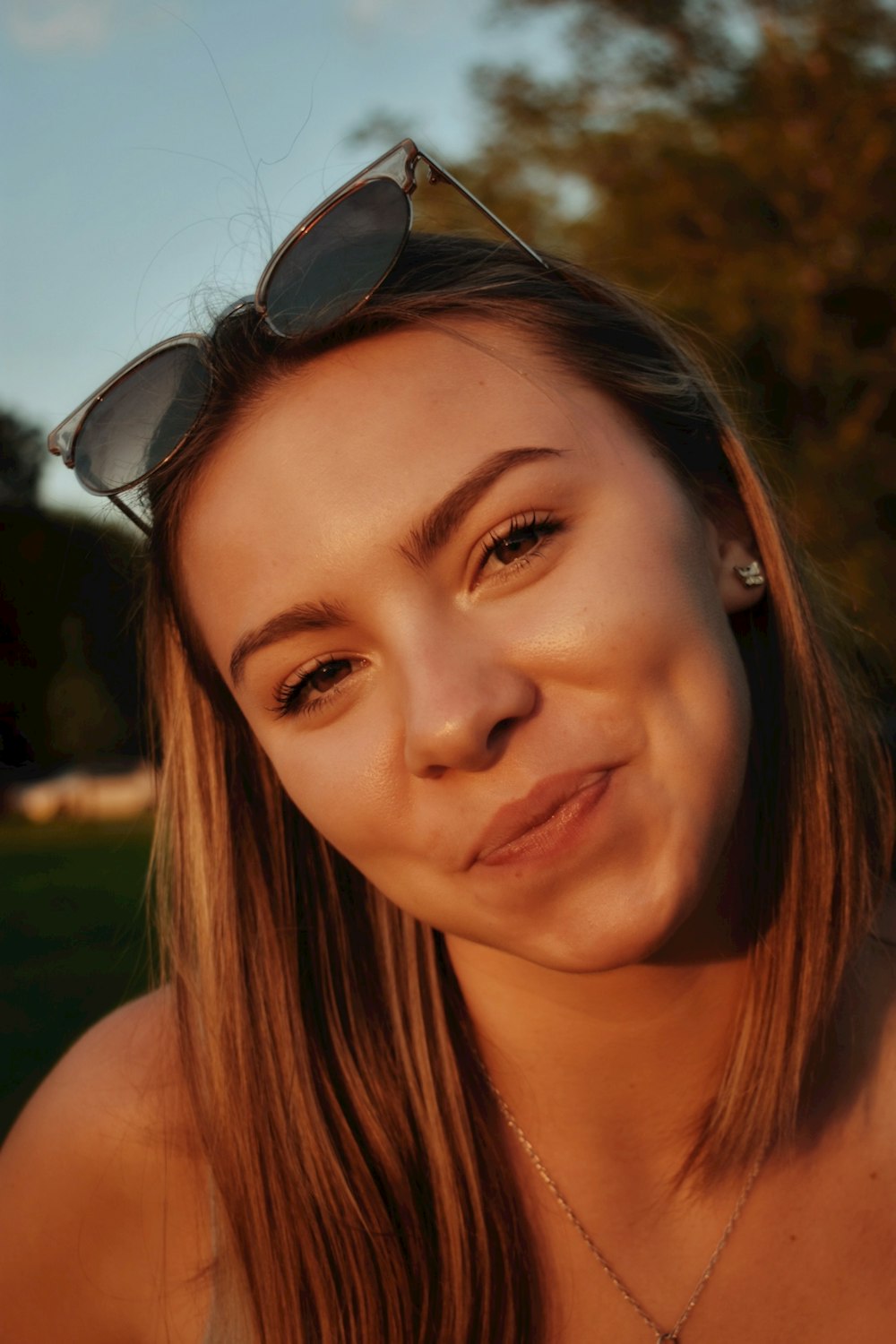 woman wearing black sunglasses during daytime