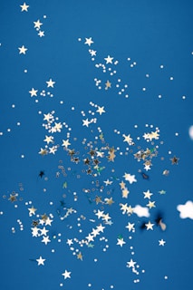 Festive party supplies in royal blue and white colors, perfect for celebrations.