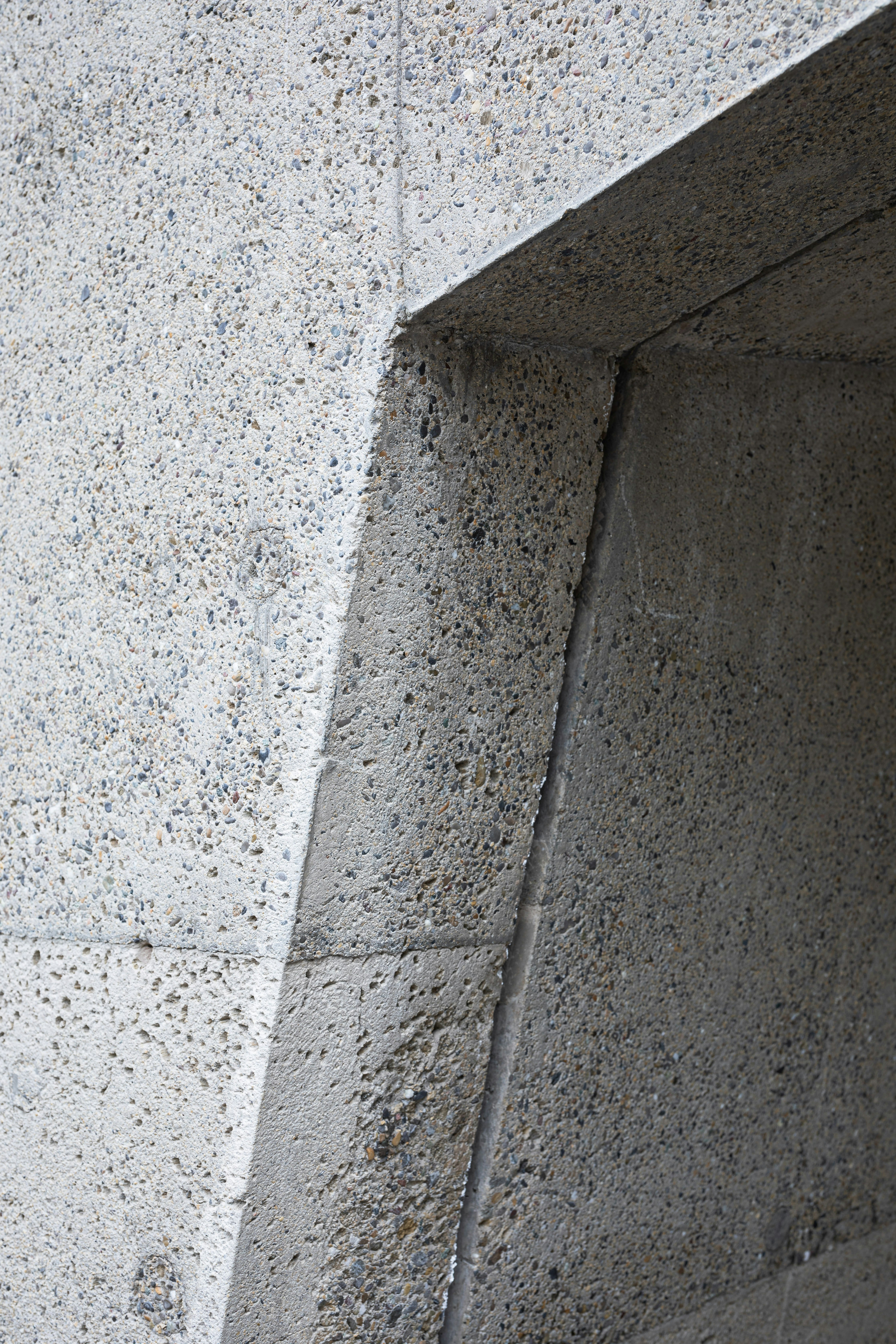 gray concrete wall during daytime