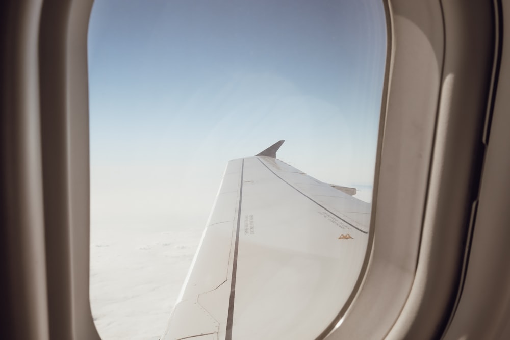 white airplane wing during daytime