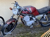 Vintage motorcycle with missing plastic parts highlighted.