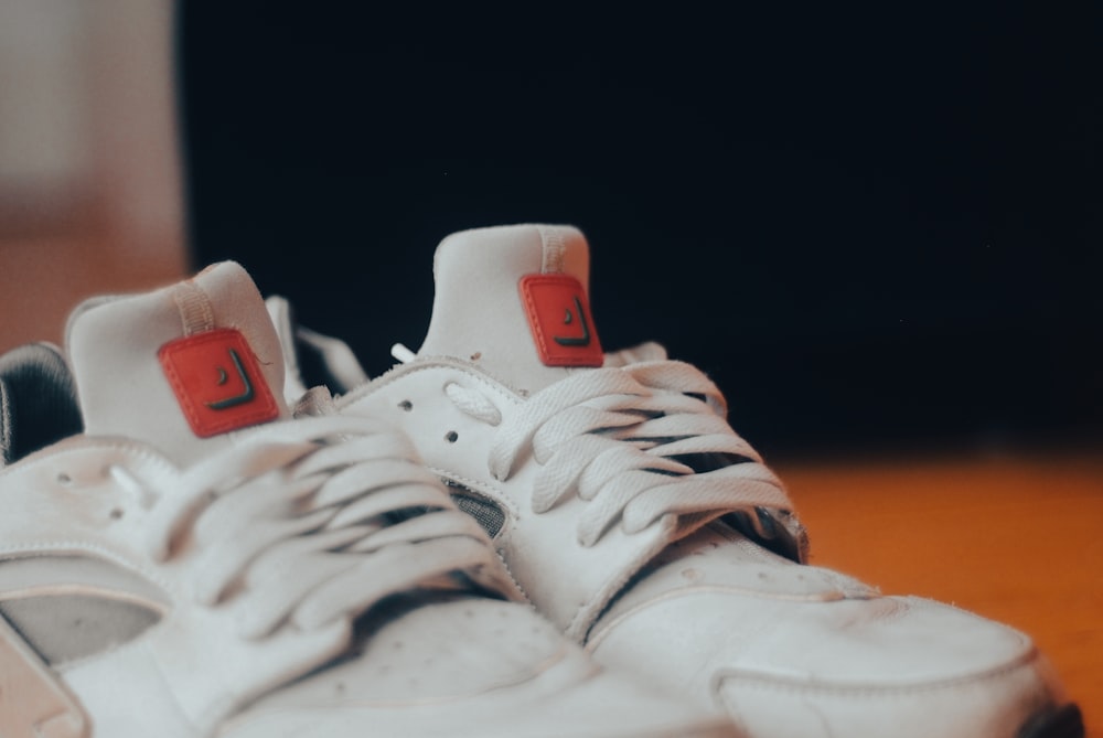 white and red nike air max 90 shoes