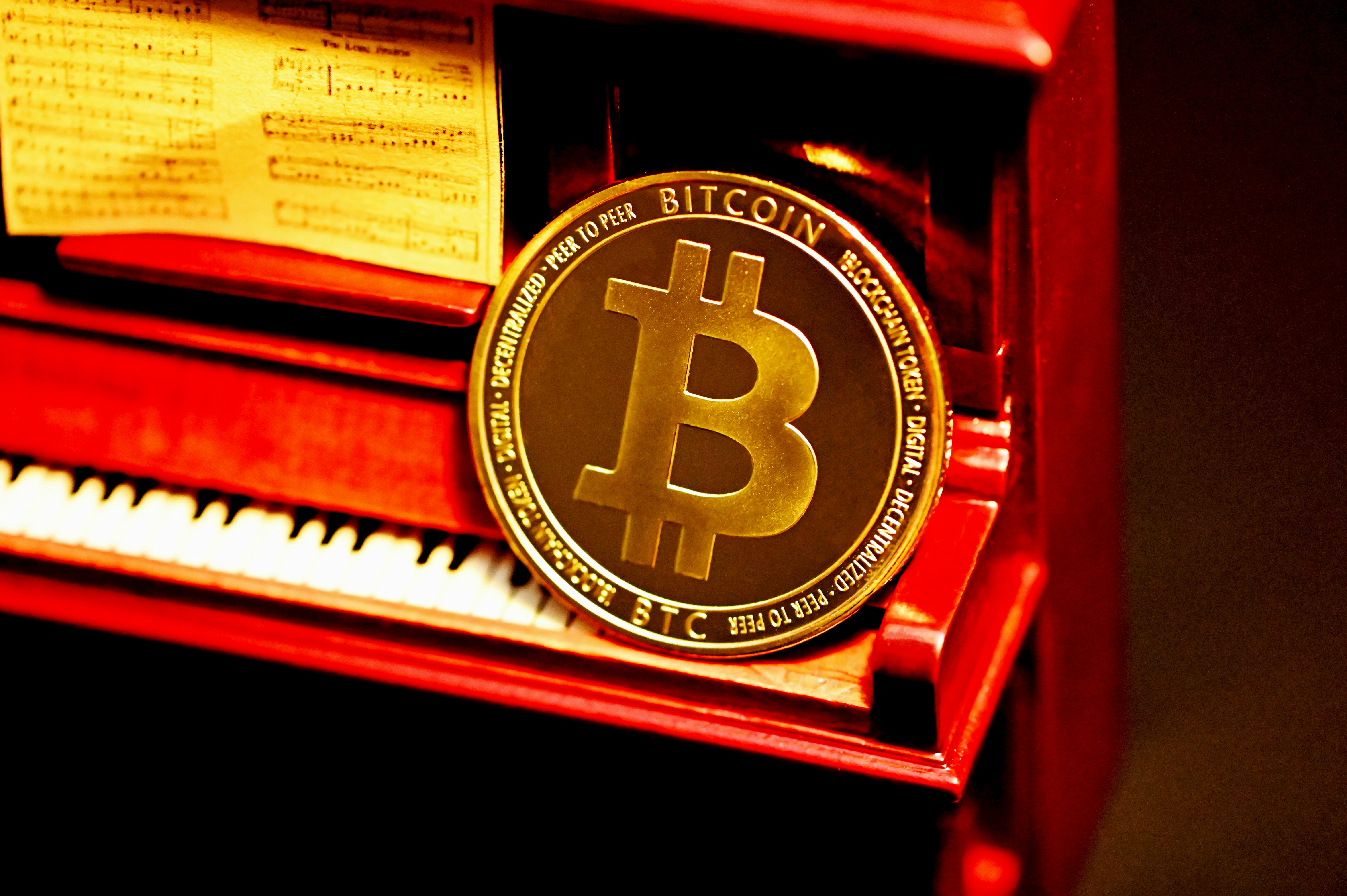 У яку криптовалюту інвестувати прямо зараз, оскільки ринкові умови змінюються на користь інфраструктури Bitcoin