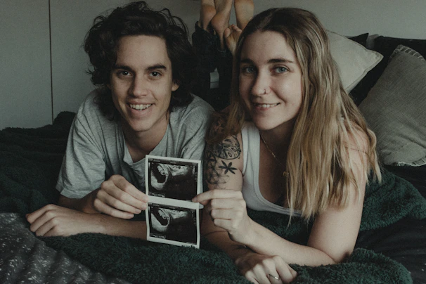 A smiling couple sharing their infertility treatment experience at vitaliscare.