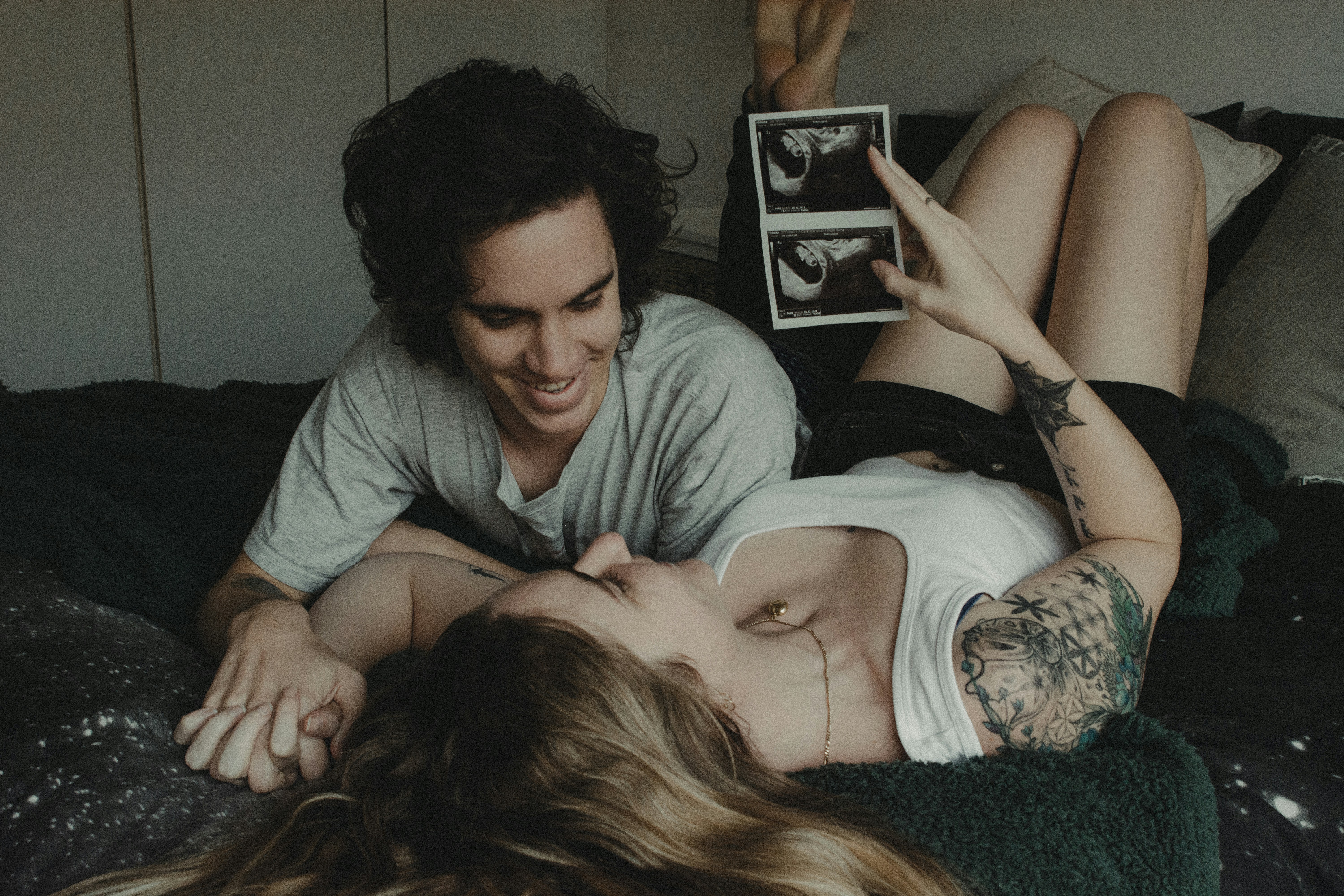 photo-1623752776333-231853a7e8de?ixid=M3wxMjA3fDB8MXxzZWFyY2h8MjB8fHdlYmNhbSUyMGNvdXBsZSUyMHNleHxlbnwwfHx8fDE3NDY0MTczNTF8MA\u0026ixlib=rb-4.0.3