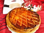 A beautifully decorated Roscón de Reyes.