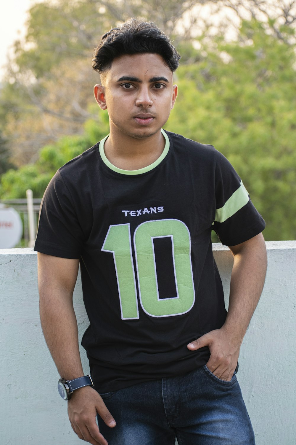 man in black and green nike crew neck t-shirt