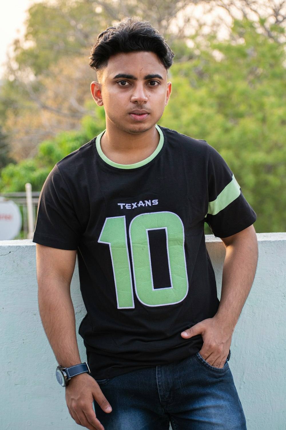 man in black and green nike crew neck t-shirt