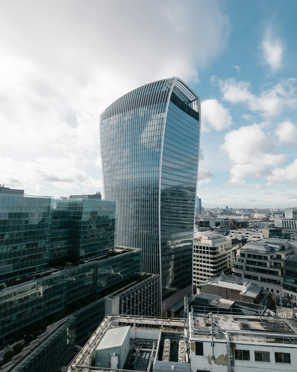 high rise building under blue sky during daytime