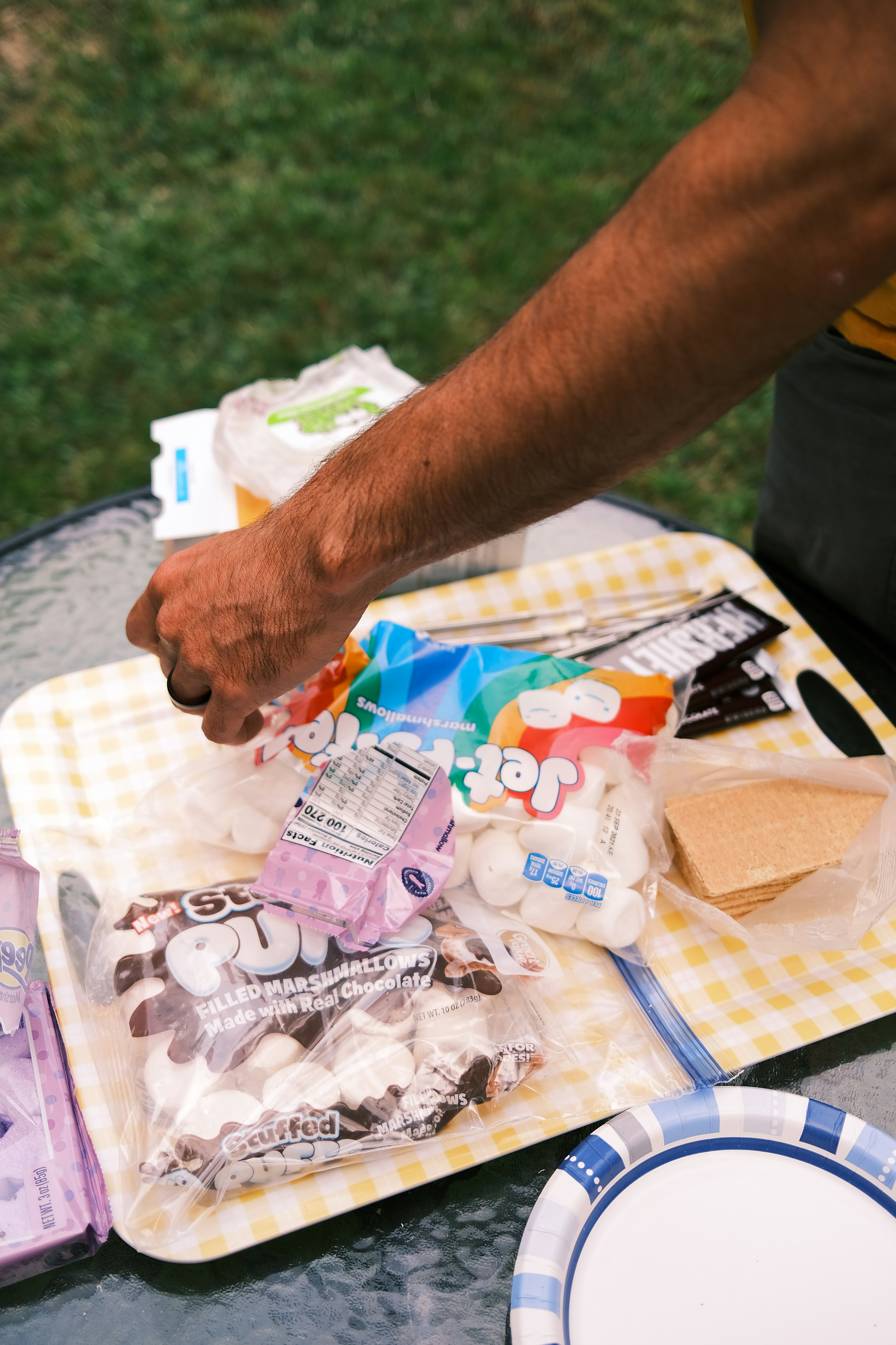 Ice chest outdoor picnic, ilustrasi artikel Unleash the Chill: Top High-Performance Coolers That Keep Ice Frozen for Days 7