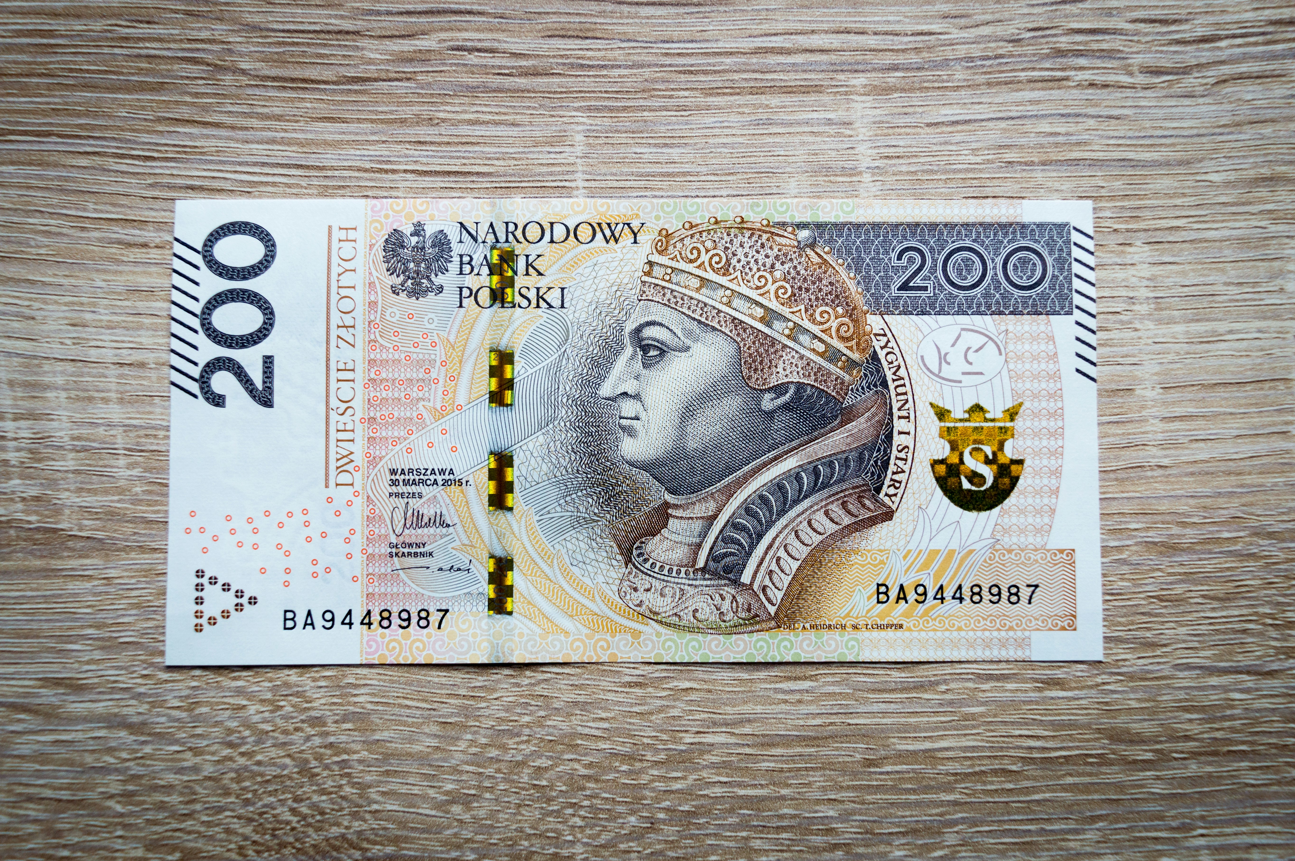 500 banknote on brown wooden table