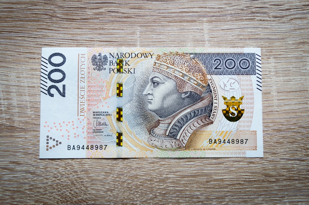 500 banknote on brown wooden table