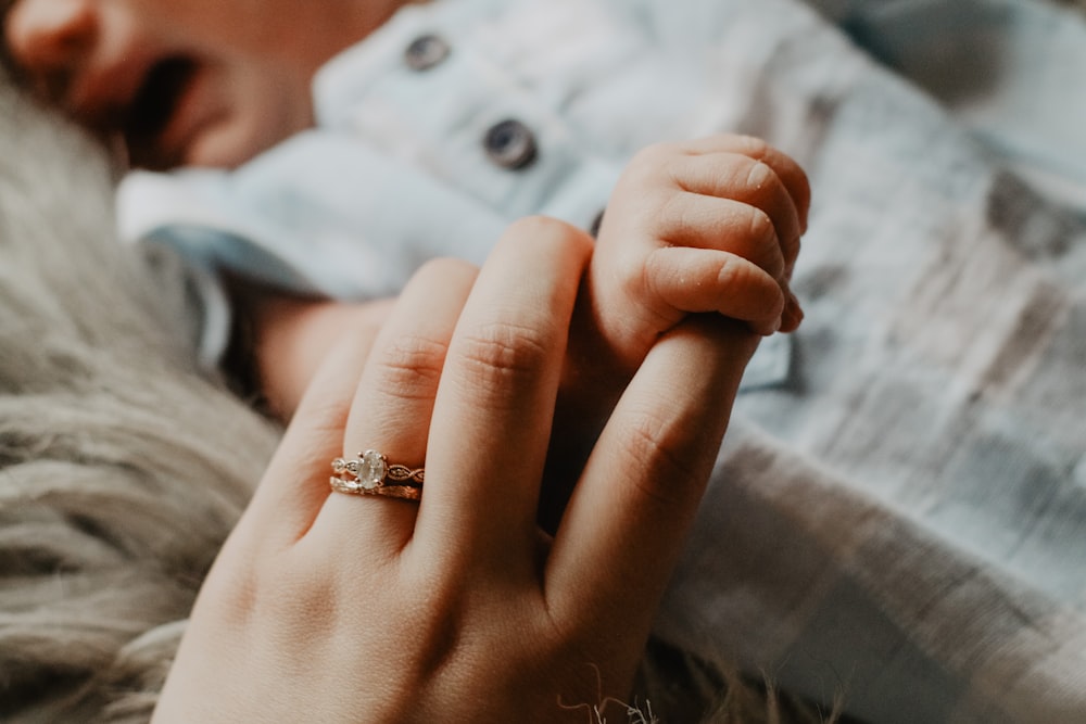 person wearing silver diamond ring