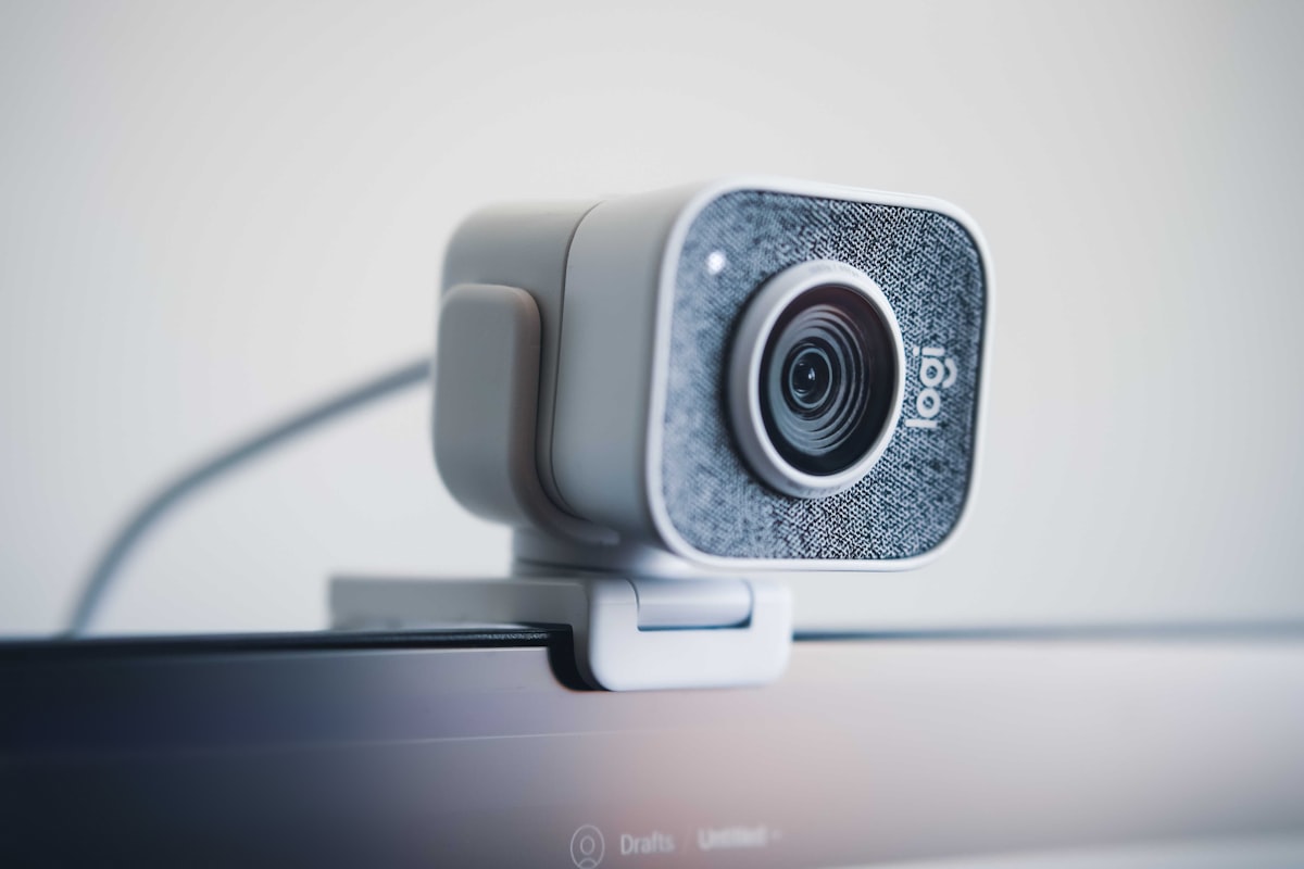 Medo da Webcam ser hackeada ? Veja como evitar.