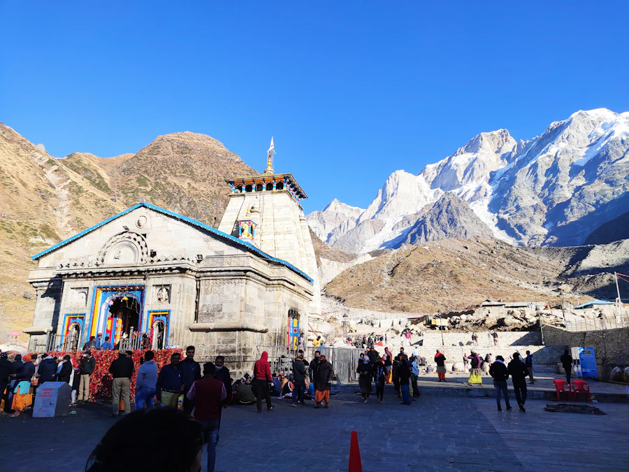 Badrinath temple beside the Alaknanda river, Uttarakhand