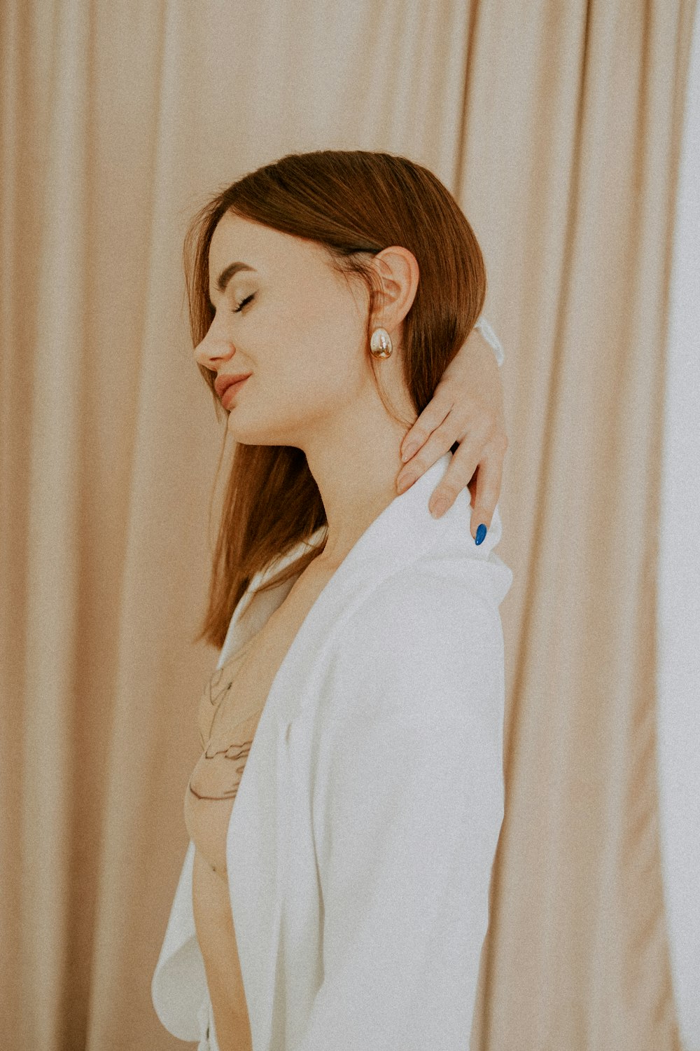 woman in white long sleeve shirt