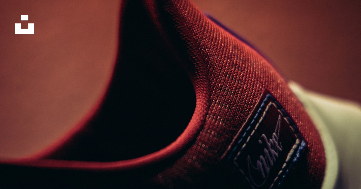 Red and white nike shoe photo â Free Sports Image on Unsplash